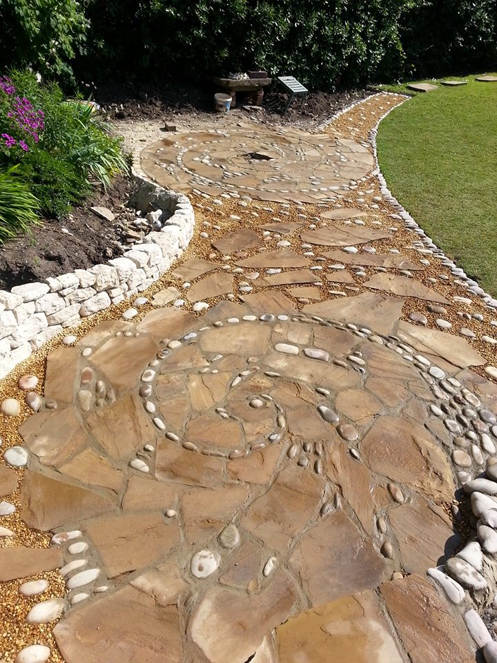 14-Johnny-Clasper-Sculpture-Paths-and-Walls-with-Rocks-and-Stones-www-designstack-co