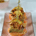 Montadito de tortilla de alcachofas con sus chips