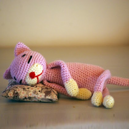 Pattern of crocheted Cat with diagram