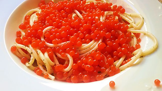 Falso caviar de pimiento asado