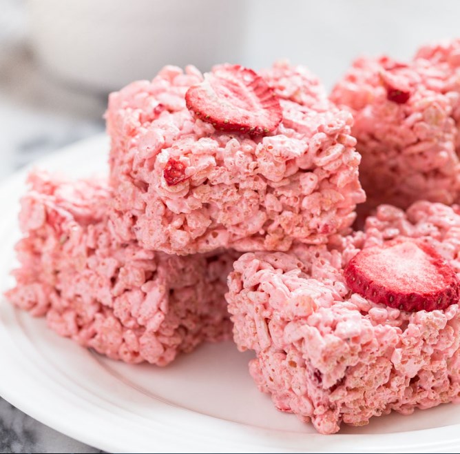 Strawberry Rice Krispies Treats #sweet #desserts
