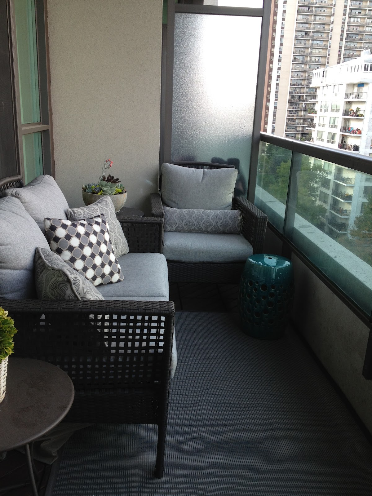 Patio chairs for small balcony. concrete patio design ideas patio ...
