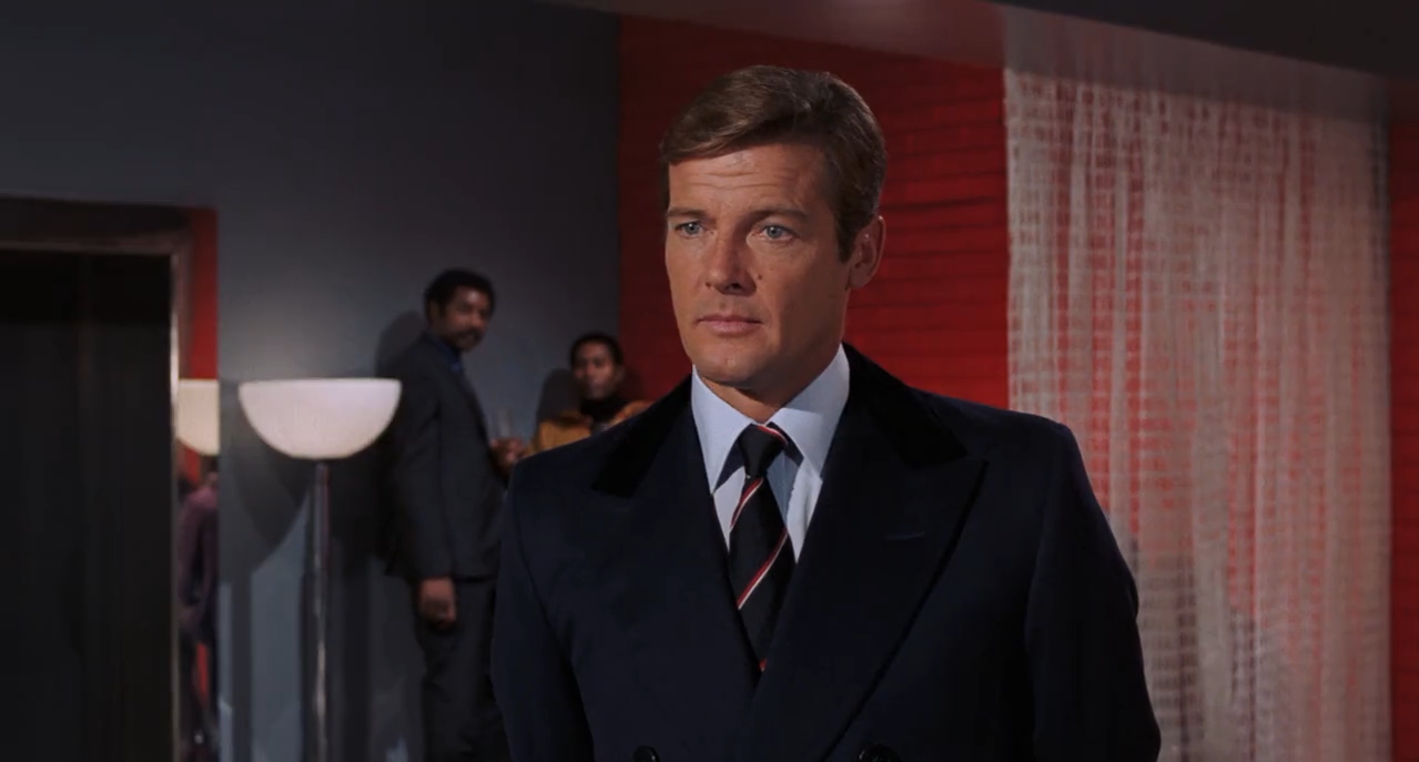 Roger+Moore+Live+and+Let+Die.PNG