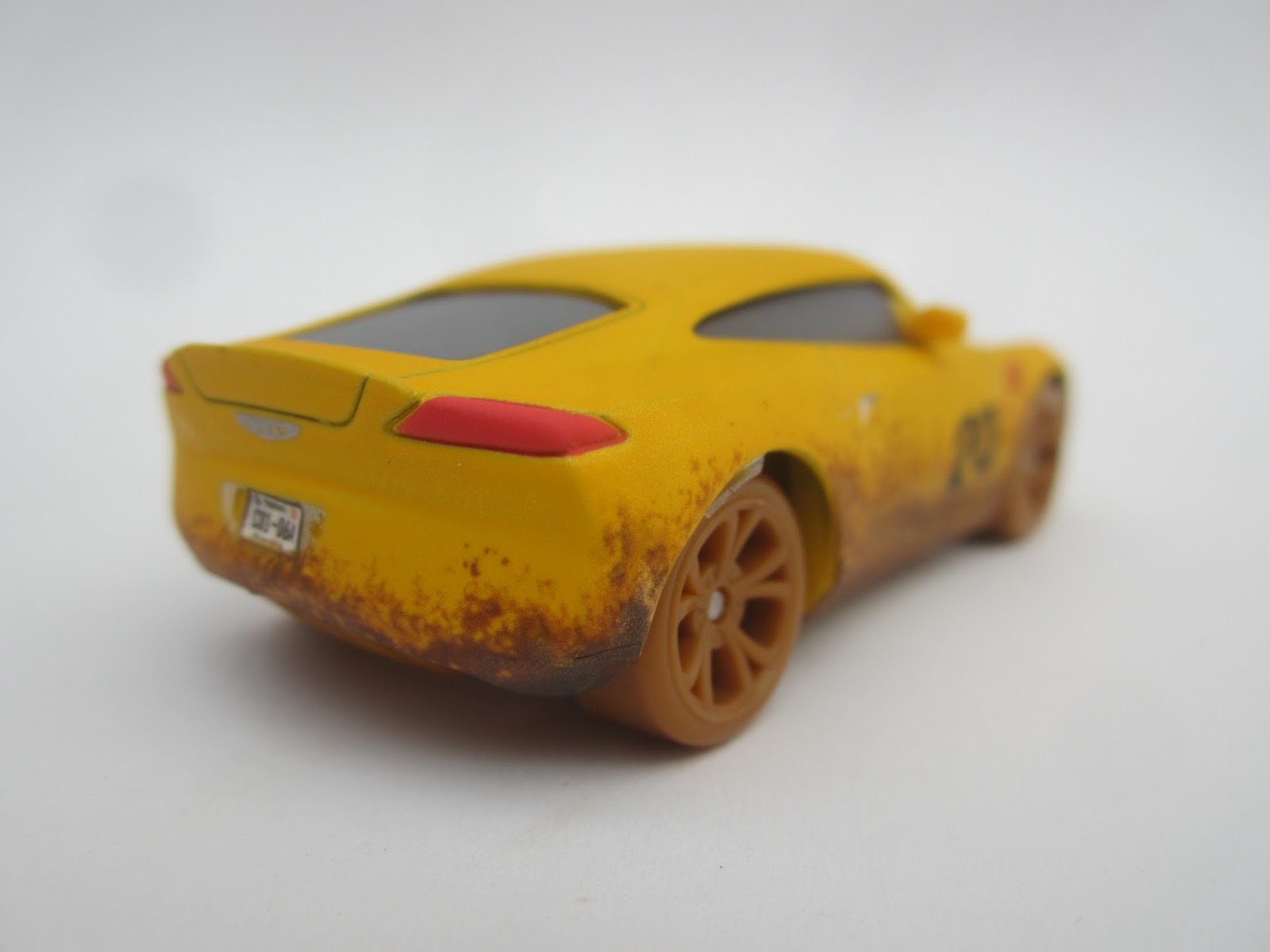 Tango-Mike Squadron: Cars 3 : Les voitures du Thunder Hollow Speedway