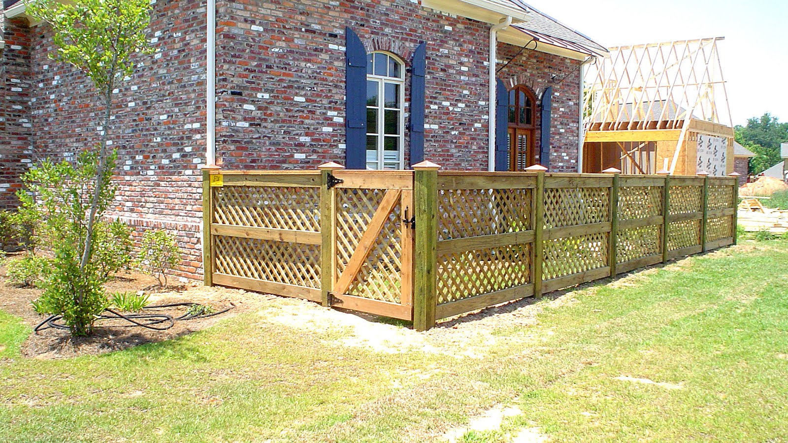 Small Dog Fences For Outside Fence Choices