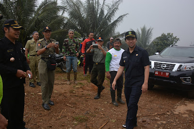 Emil Dardak Rasakan Ekstremnya Jalan Pal Daplang Munjungan, Saat Tinjau Infrastruktur Jalan