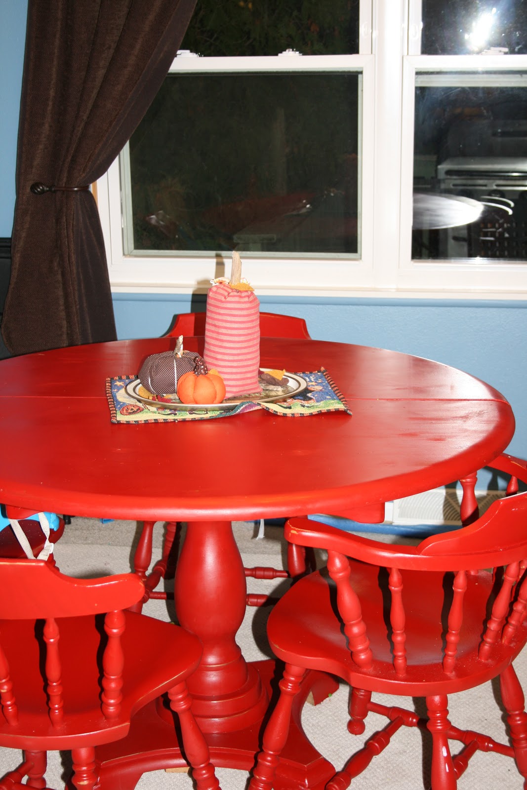 22BlueStars Annie Sloan chalk paint for a kitchen table.