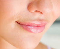 5 Tips Mengatasi Bibir Kering dan Pecah-pecah 5 Tips Mengatasi Bibir Kering dan Pecah-pecah