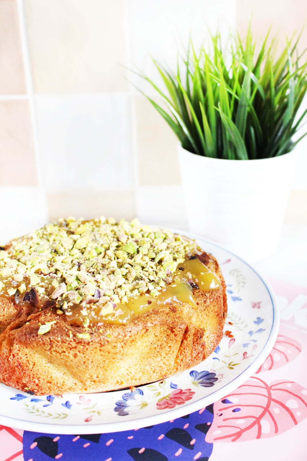 Easy Pistachio And Lemon Curd Cake franalibi. UK beauty + lifestyle
