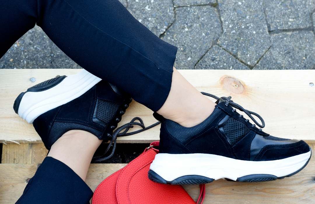 Schwarze Chunky Sneaker von La Strada / Schwarze Sneaker schwarze Sneaker mit weißer Sohle
