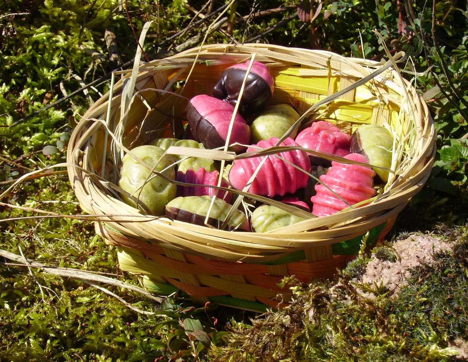 Mia&amp;#39;s Glutenfreie Gaumenfreuden: Selbstgemachte bunte Schoko-Ostereier ...