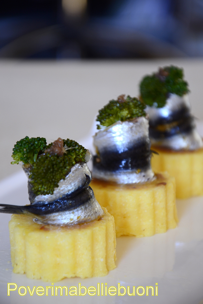 POVERIMABELLIEBUONI FINGER DI POLENTA CON ACCIUGHE AL PESTO ROSSO E