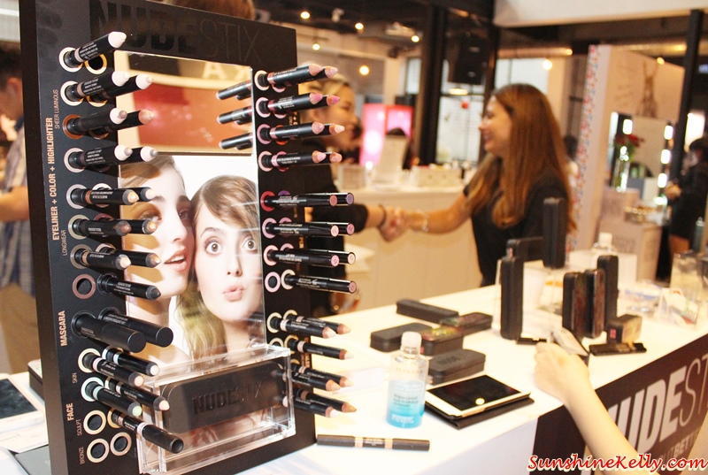 Sunshine Kelly Beauty Fashion Lifestyle Travel Fitness