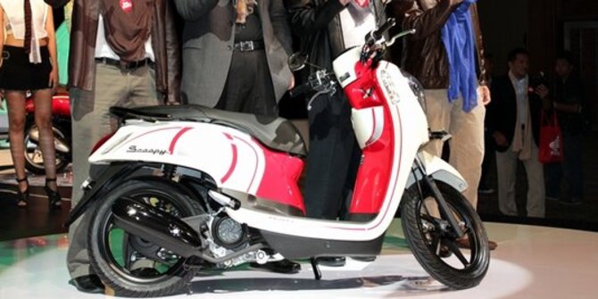 gambar motor klasik terbaru merk Honda Scoopy