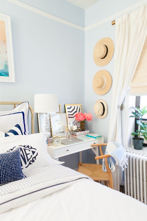 dormitorio-verano-sombreros-pared