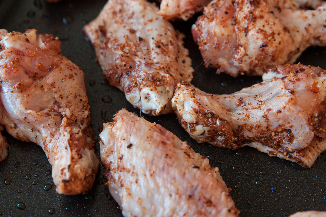 Mama Tommy's Sriracha Honey Garlic Glazed Chicken Wings [Zack]
