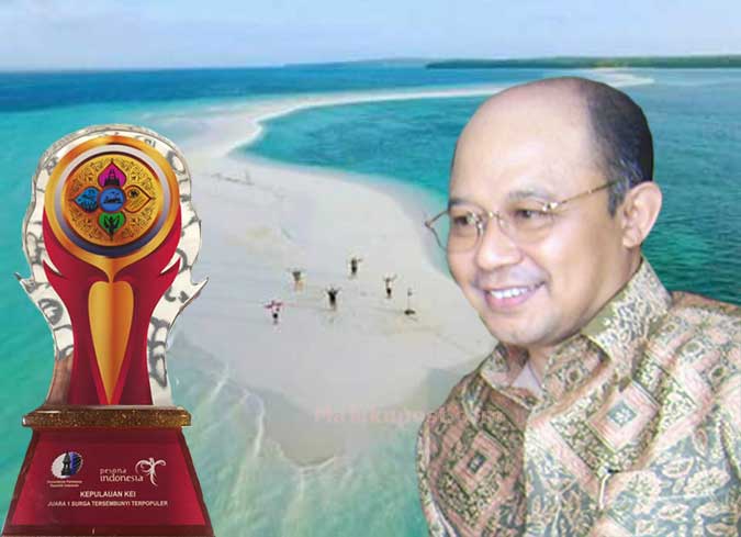 Malra Juara Pertama Kategori Surga Tersembunyi Di Indonesia Ambon, Malukupost.com - Kabupaten Maluku Tenggara (Malra) meraih juara pertama kategori surga tersembunyi terpopuler (most popular hidden paradise), dalam pemilihan pemenang anugerah Indonesia 2016, yang dilaksanakan Kementrian Pariwisata yang bekerjasama dengan situs ayojalan-jalan.com. “Pemilihannya melalui voting di situs ayojalan-jalan.com, sejak sejak 23 Mei - 2016 hingga Agustus 2016. Dan kepulauan Kei mendapat voting tertinggi,”ujar Bupati Maluku Tenggara, Anderias Rentanubun dikonfirmasi di Ambon, Senin (19/9). Menurutnya, penghargaan yang diberikan merupakan bentuk membangun Maluku dari bidang pariwisata. bahkan dirinya mengajak seluruh daerah di Maluku untuk melihat potensi masing-masing dan berusaha untuk kembangkan potensi yang ada. “Kita harus membuka diri untuk membangun Maluku dalam bidang apa saja, mari kita lihat potensi masing-masing untuk membangun Maluku,”tuturnya. Dijelaskan, di kepulauan Kei, terdapat berbagai macam destinasi wisata mulai dari wisata alam, rohani, budaya. Untuk itu dirinya bersama SKPD dan didukung seluruh masyarakat, ingin menjadi Malra sebagai destinasi pariwisata unggulan di Indonesia. Untuk mendukung hal tersebut, pada tanggal 8-22 Oktober kata Rentanubun, akan dilaksanakan Festival Pesona Meti Kei, yang tidak hanya menampilkan indahnya wisata alam kepulauan Kei, namun juga merupakan salah satu destinasi wisata budaya, yang adalah tradisi orang tua sejak zaman dulu. “Rencananya dalam puncak Festival Pesona Meti Kei, akan dihadiri menteri pariwisata Arief Yahya, menteri pertanian Amran Sulaiman, yang nantinya akan melaunching embal goreng, yang merupakan makanan khas Maluku Tenggara serta,”pungkasnya. Sekedar diketahui Festival Pesona Meti Kei dilaksanakan pada tanggal 8 - 10 Oktober dengan menampilkan kegiatan yakni Festival Cerita Rakyat (14 September - 8 Oktober lokasi kantor Dikpora Maluku Tenggara), Lomba Foto (14 September - 8 Oktober lokasi di Seluruh Lokasi Wisata Kep. Kei), Karnaval/Pembukaan Kegiatan (08 Oktober 2016 Lokasi Lapangan Maren Langgur), Lomba Volly Pantai (10 - 13 Oktober 2016 Lokasi Pantai Ngurbloat dan Pantai Ohoililir), Pameran Foto (14 Oktober 2016 lokasi Kimson Center), Lari 10 K (15 Oktober 2016 lokasi Finis Ngurbloat), Pameran (17-19 Oktober 2016 Lokasi Lapangan Maren langgur), Festival Seni & Budaya (17 - 19 Oktober 2016 Lokasi Lapangan Maren Langgur), Tangkap Ikan Tradisional (20 Oktober Lokasi Ohoi Revav), Puncak Acara (22 Oktober 2016 Lokasi Pantai Ngurbloat), Gerakan Konsumsi Pangan Lokal (22 Oktober 2016 Lokasi Pantai Ngurbloat), Tarian Tradisonal Kei Rekor MURI (22 Oktober 2016 Lokasi Pantai Ngurbloat), Menu Enbal Rekor MURI (22 Oktober 2016 Lokasi Pantai Ngurbloat), Tour ke Pulau- pulau/Snorkling/Diving (22 Oktober 2016 Lokasi Pantai Ngurbloat). (MP-7)