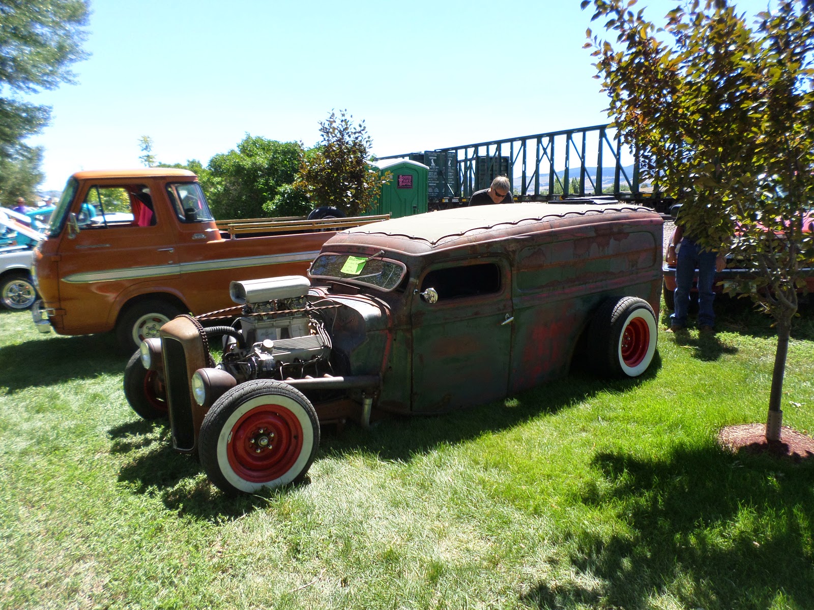 Reel Rods Inc. SHOP UPDATE Whitehall car show photos