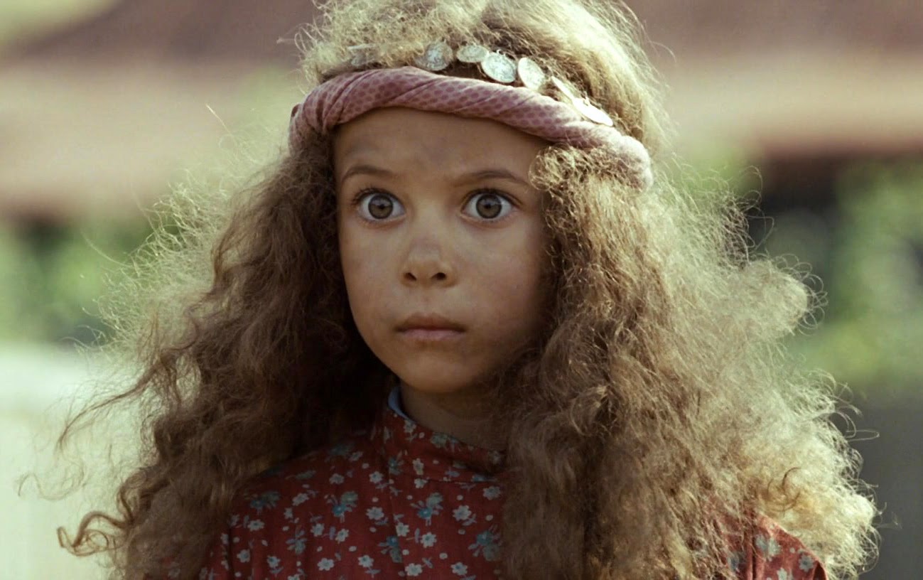 Надя михалкова утомленные солнцем. Надя михалкова в фильме утомленные солнцем. Утомленные солнцем 1. Утомленные солнцем 1994 миронов. Надя михалкова в детстве фото.