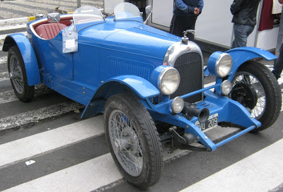 Este Whippet Overland 1926 é emplacado na Argentina. Consta que seu proprietário veio guiando o carro. Será?