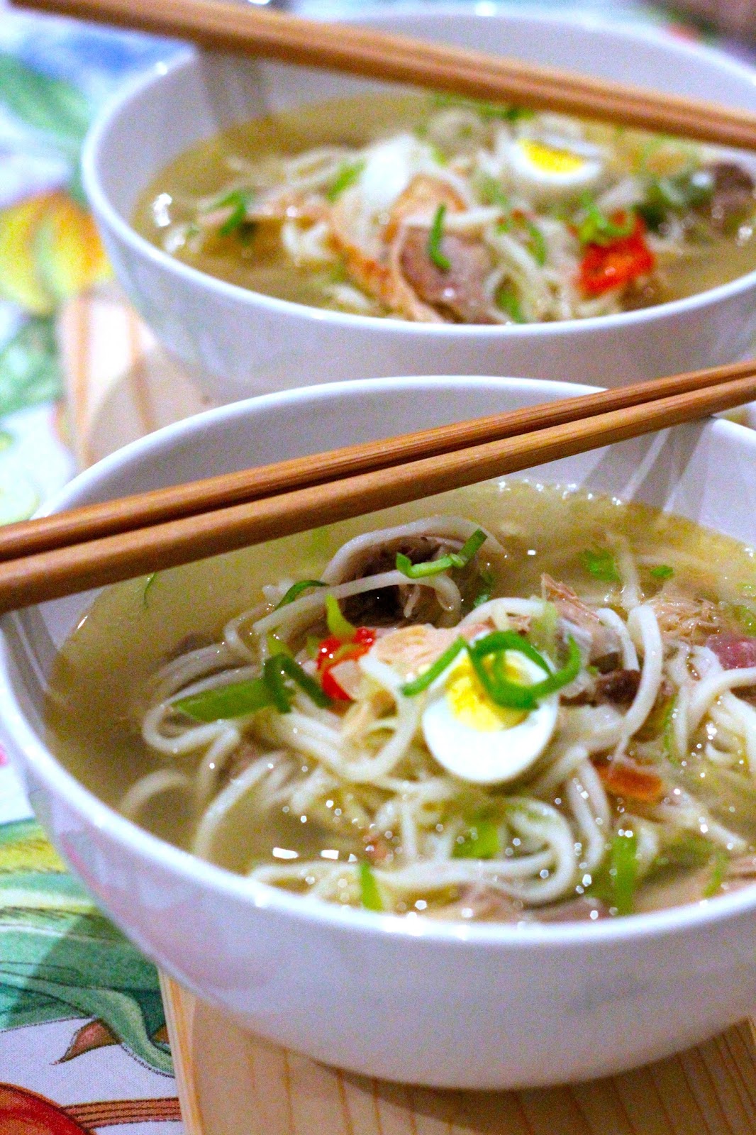 Canja Exótica de Frango e Noodles