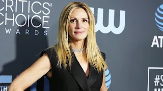 Julia Roberts poses at the 24th Annual Critics’ Choice Awards in Los Angeles in Jan. 2019. She posed for photographers flashing her famous smile.