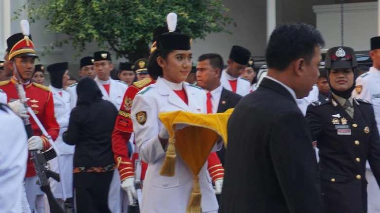 Pembawa baki penurunan 2017