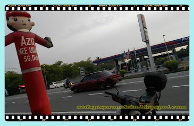 berhadapan dengan stesen minyak petron