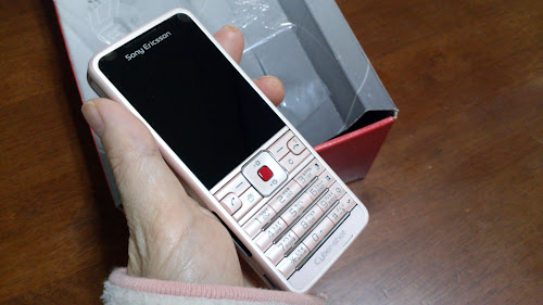20090827 SONY Ericsson C901 粉 手機正面