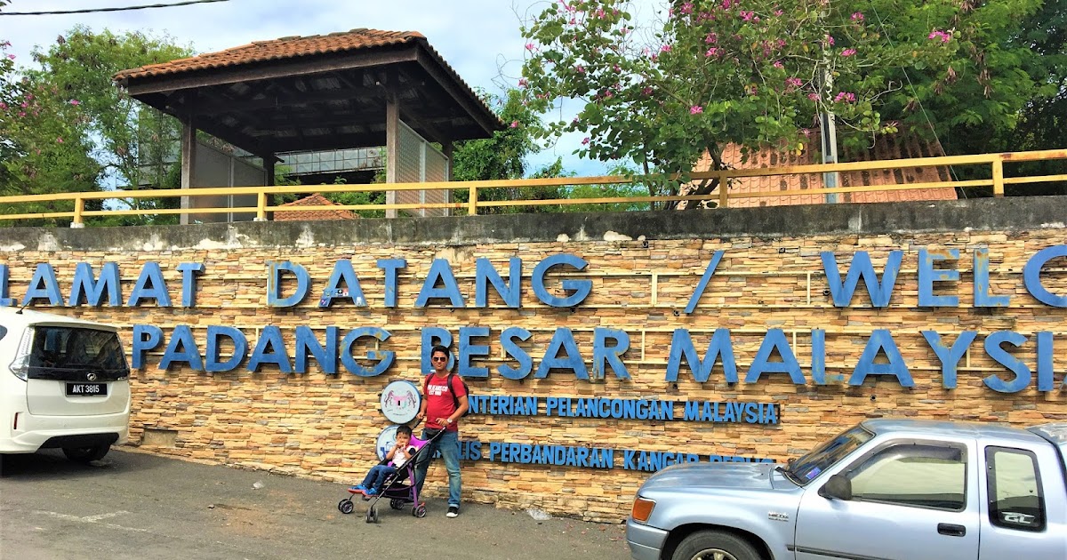 Shopping Sakan Di Padang Besar, Borders Of MalaysiaThailand