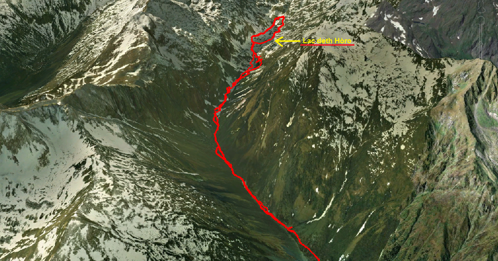 La luz de la montaña Lac deth Hòro y Valle de Nere