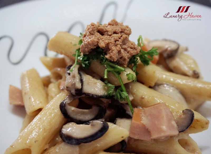 mardi gras golden goose