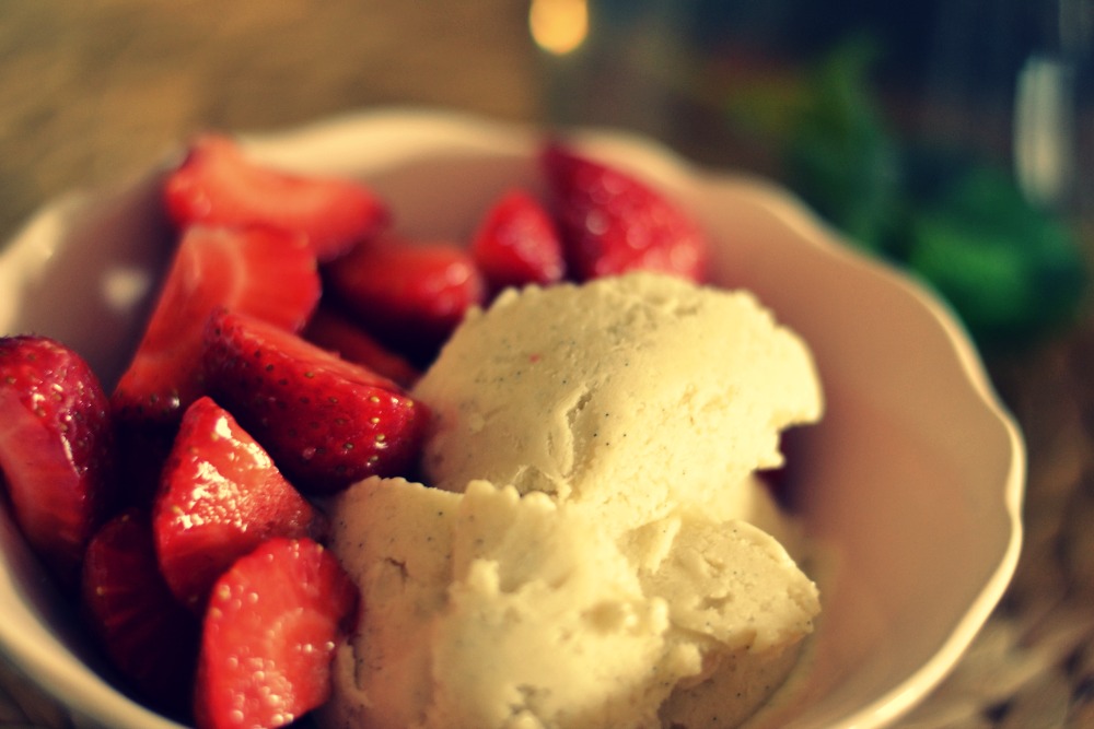 Mandelmus und Patschehand: Eis mit Erdbeeren