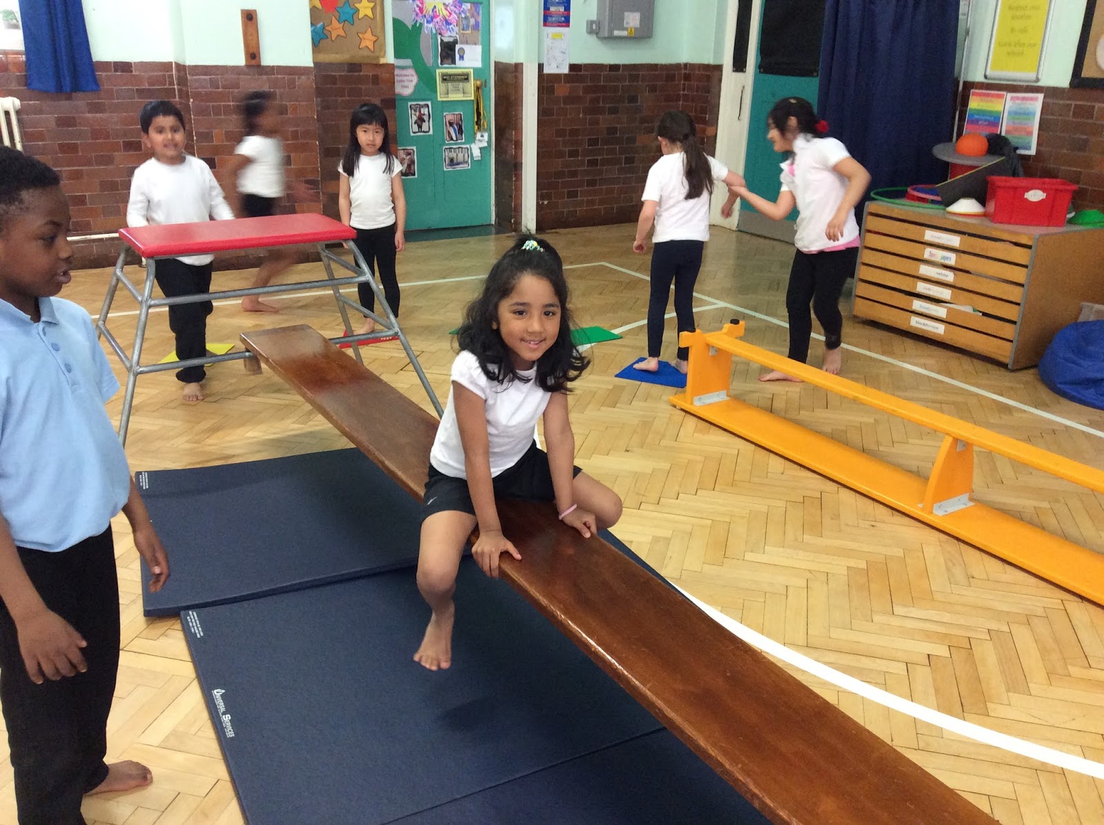 Bannockburn Primary Year 2 Gymnastic obstacle course with Sycamore Class