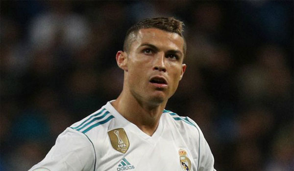 Real gặp hạn năm mới: Ramos chấn thương, Ronaldo bị 3 đại gia cám dỗ 2 Real gặp hạn năm mới: Ramos chấn thương, Ronaldo bị 3 đại gia cám dỗ 2