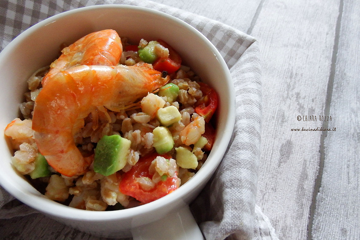 Farro perlato con avocado e tartare scottata di gamberi Kucina di Kiara