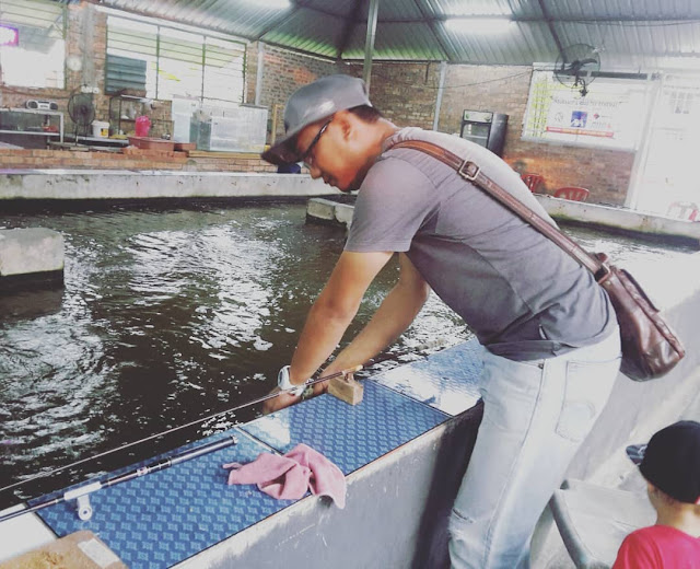 Sedapnya Dapat Dinner Udang Fresh Mancing di Jalan Reko Kajang Sedapnya Dapat Dinner Udang Fresh Mancing di Jalan Reko Kajang