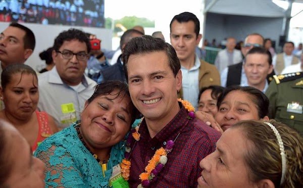 Está disminuyendo la pobreza y cuando termine mi sexenio bajará más: Peña Nieto Está disminuyendo la pobreza y cuando termine mi sexenio bajará más: Peña Nieto
