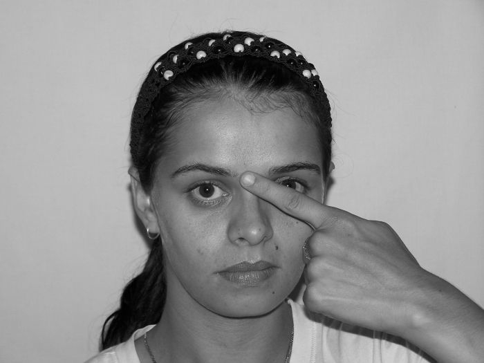 Natural Facelift Techniques To Look Younger With Face Yoga Exercises