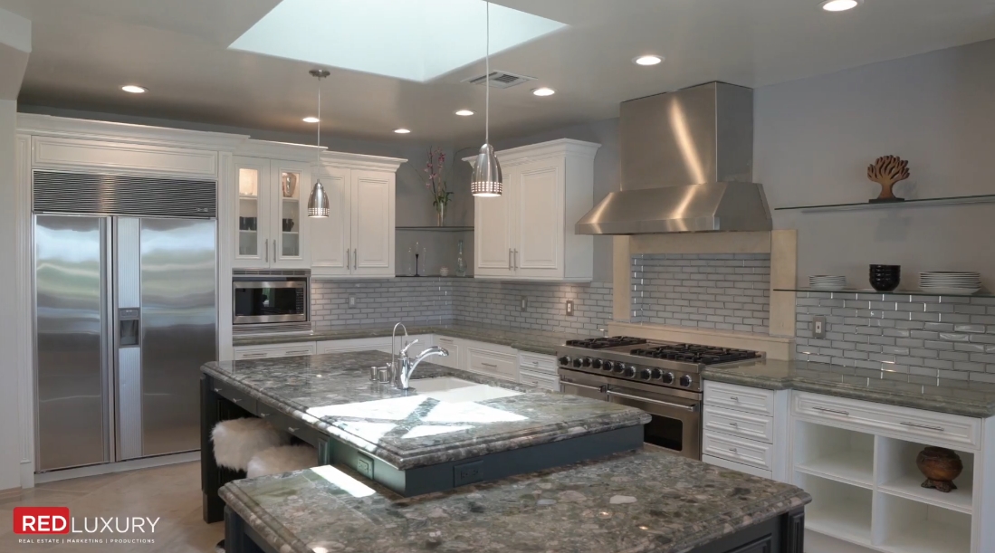 Tour 39 Princeville Ln, Las Vegas vs. 25 Interior Design Photos