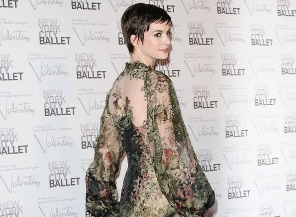 Anne Hathaway wore Valentino gown from the Fall 2012 Couture collection
