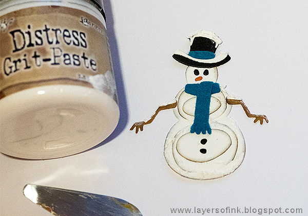 Layers of ink - Snowy Winter Tag Tutorial by Anna-Karin with Tim Holtz Sizzix Snowman Scene