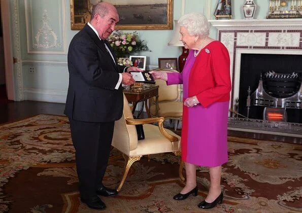 At Buckingham Palace, Lord Prior of the Order of St John, Professor Mark Compton presented the first ever golden medal to the Queen