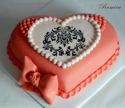 Bánh sinh nhật hình trái tim tặng người yêu ý nghĩa nhất