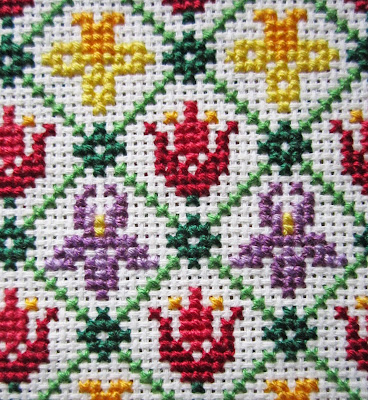 KBB Crafts & Stitches: Spring Flowers Cross-Stitch