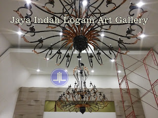 Kerajinan lampu robyong tembaga Jaya Indah Logam Art Gallery. Lampu Gantung Robyong Tembaga dengan desain sangat mewah. lampu robyong berukuran besar ini dibuat dari bahan logam tembaga, lampu gantung tembaga ini sangat kuat karena menggunakan kerangka besi pada bagian dalam lampu tembaga tersebut, untuk pewarnaan lampu robyong tembaga ini dengan cara di oksidasi warna hitam semua setelah itu dipolis mengkilap pada bagian ukiran-ukirannya. Lampu robyong tembaga ini sangat cocok sebagai penghias yang gantungkan di interior maupun eksterior rumah anda atau juga bisa untuk loby-loby hotel, dsb. │lampu gantung tembaga1│lampu gantung tembaga2│lampugantung tembaga3│lampu gantung tembaga4│lampu robyong tembaga│lampu robyong2│lampu gantung minimalis│lampu tembaga│lampu kuningan│kerajinan logam tembaga kuningan│kerajinan ukir tembaga dan kuningan│tembaga1 kuningan1│logam │KERAJINAN UKIR TEMBAGA DAN KUNINGAN│LAMPU│WASTAFEL│MINIMALIS│RELIEF KUNINGAN│RELIEF TEMBAGA│INDOCRAFTER JAYA INDAH LOGAM│KERAJINAN & SOUVENIR│LAMPU HIAS MINIMALIS│LAMPU TAMAN │LAMPU DINDING│LAMPU TAMAN│TEMBAGA│KUNINGAN│LAMPU STAND│STANDING LAMP│LAMPU MEJA│TABLE LAMP│KALIGRAFI TEMBAGA, KUNINGAN│ DEKORASI INTERIOR LAMPU HIAS│PUSAT LAMPU HIAS│lampu dinding kuningan tembaga│kerajinan tembaga│kerajinan kuningan │copper pendant lamp│minimalis lamp│ brass pendant│copper brass lighting│COPPER AND BRASS HANDICRAFT│