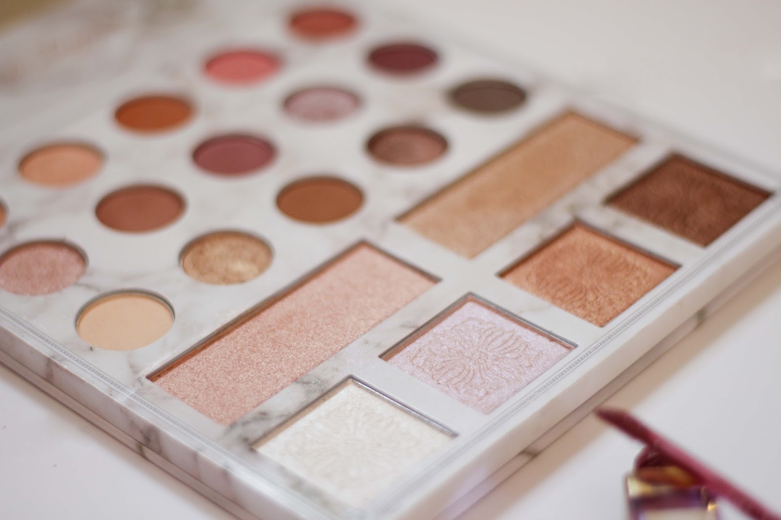The Perfect Mauve Halo Eye With The Carli Bybel Deluxe Palette A