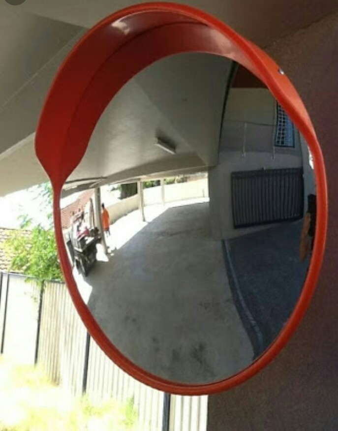 Pemantulan Pada Lampu Sorot Mobil Dan Lampu Senter Memanfaatkan