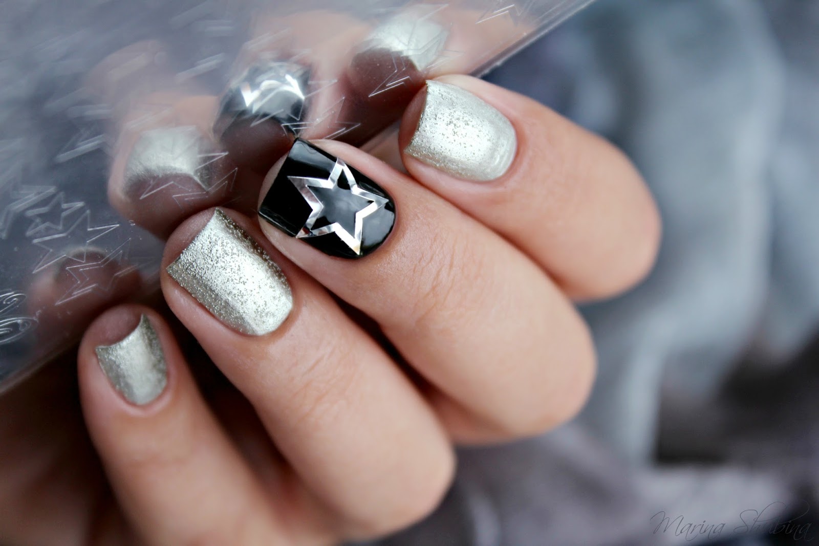 маникюр серебристый перламутр. новогодний маникюр 2024 с втиркой. шеллак втирка 2021. ногти с втиркой 2019. новогодний маникюр 2024 с втиркой.