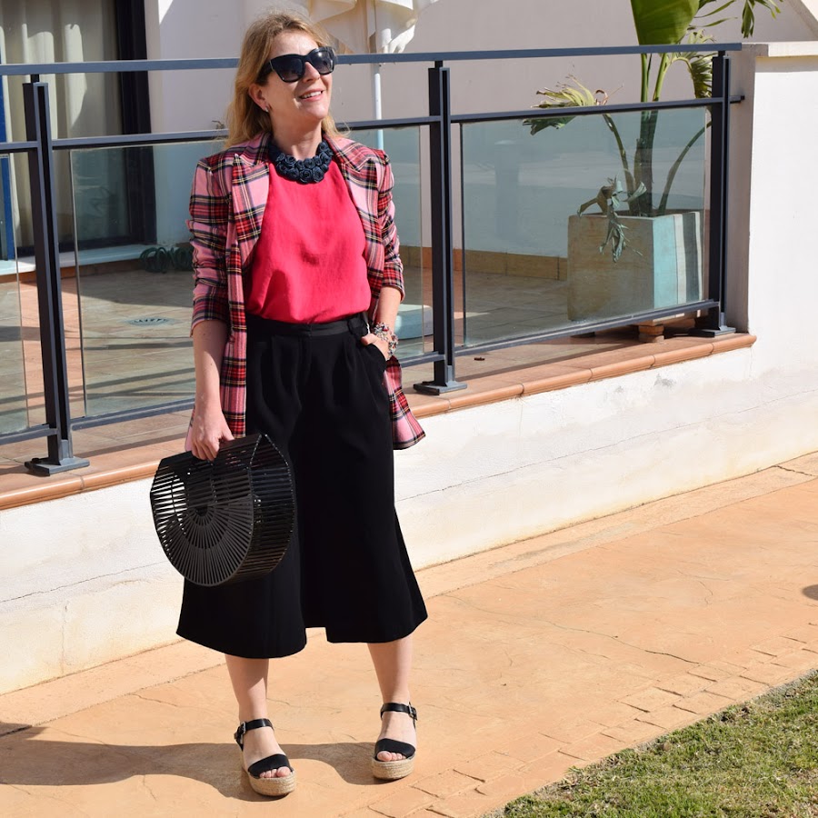 Como llevar crop pant con blazer